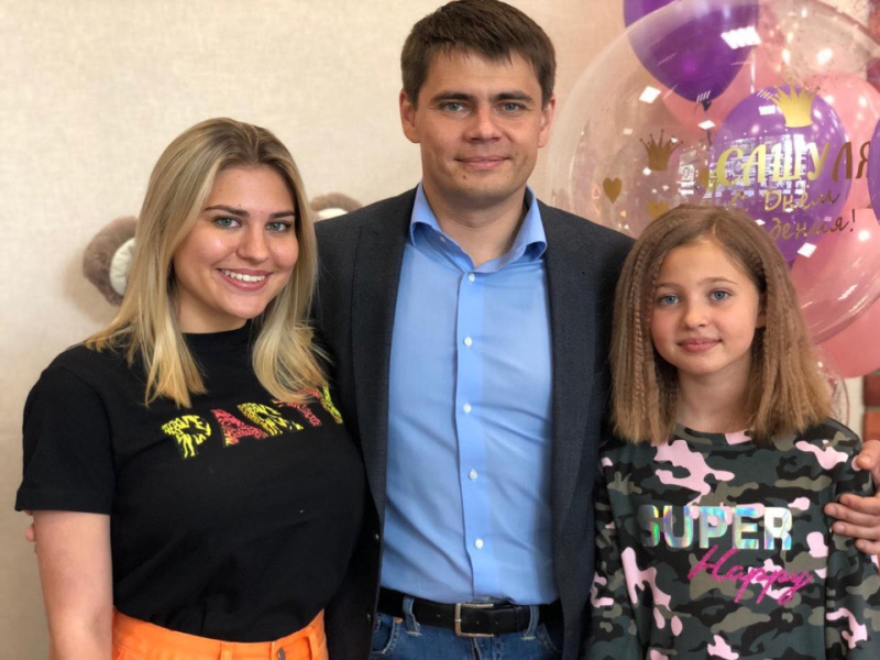 Развелся после 26 лет брака, скрывал жену и сыновей много лет: Сергей Боярский и его новая семья