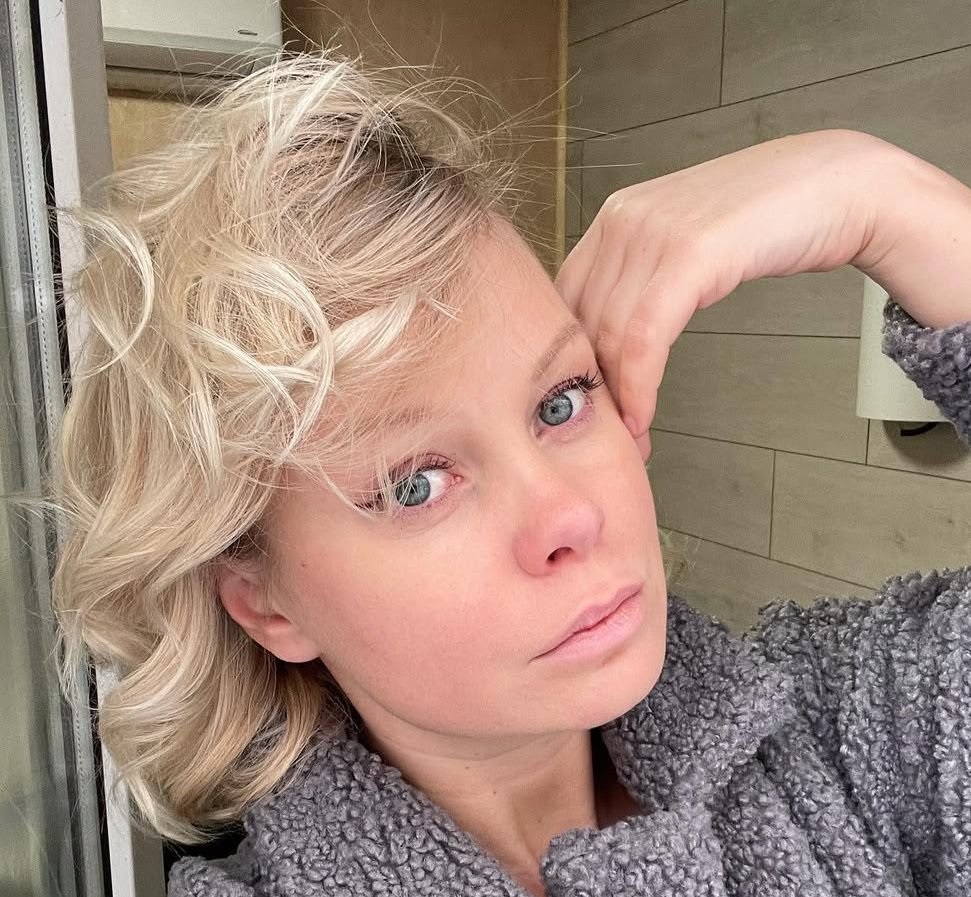 В 40 лет начала жизнь заново: бросила пить, похудела на 17 кг и пересадила волосы. Как живет Евгения Осипова
