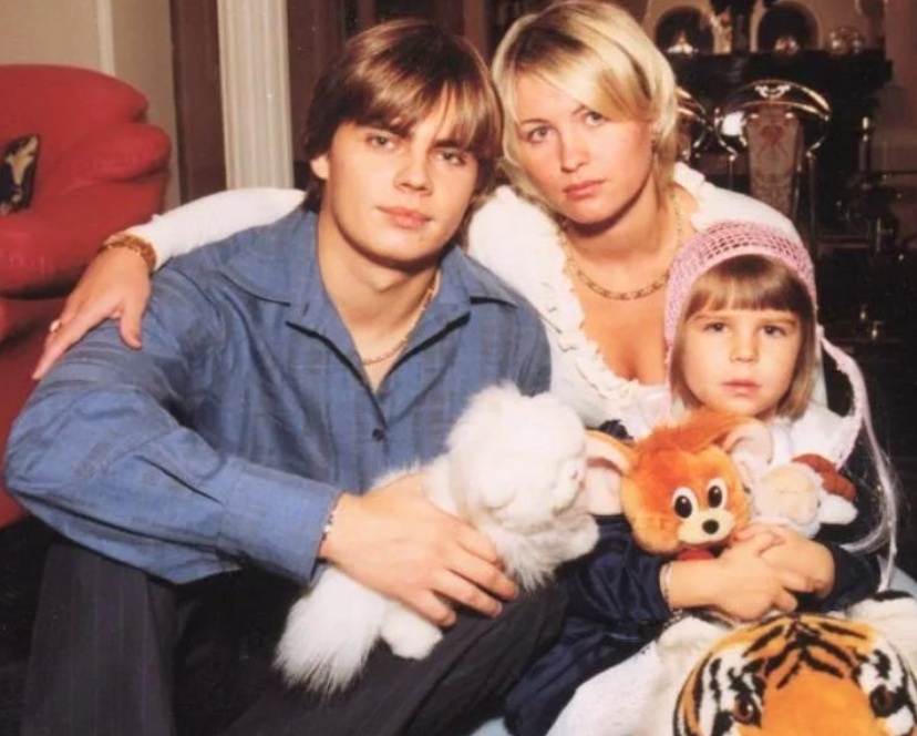 Развелся после 26 лет брака, скрывал жену и сыновей много лет: Сергей Боярский и его новая семья