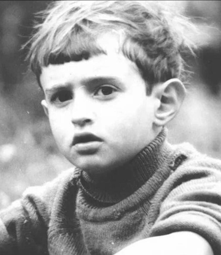 Уже 18 лет. Испанская бабушка заменила ему маму. Как выглядит сын Константина Хабенского и чем занимается