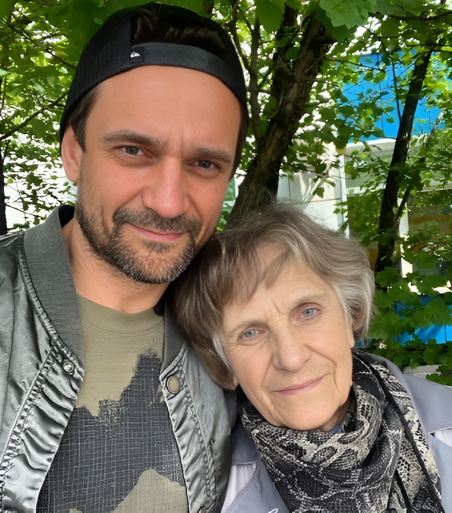 Женился на красавице - актрисе, нашел брата спустя много лет и воспитывает двух дочек. Актер Дмитрий Миллер
