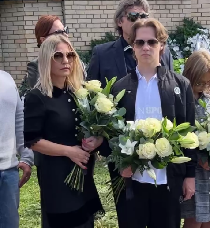 Сын стал лётчиком в Германии, а дочь пошла по стопам отца. Что известно о детях Юрия Шатунова и его жене