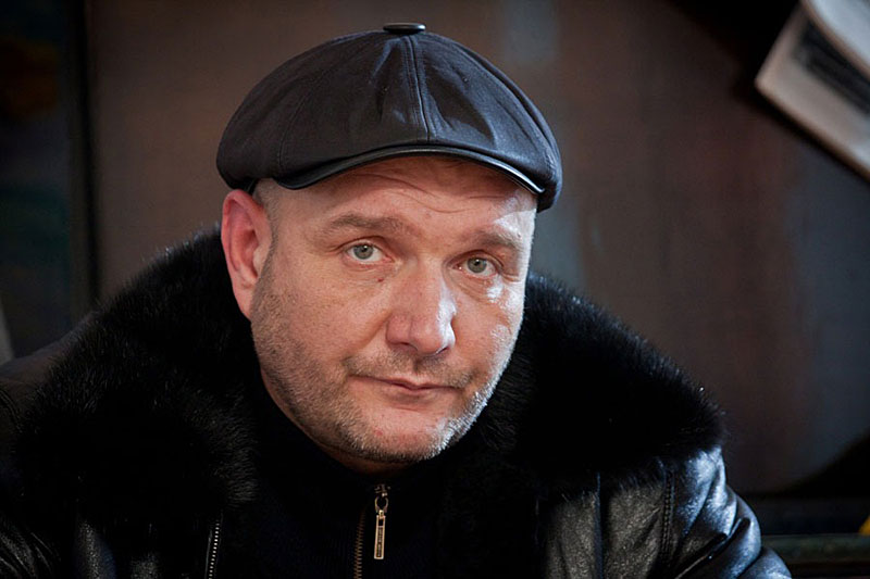 Играет жестких мужчин, а дома нянчится с чихуахуа: каким оказался Дмитрий Быковский в жизни
