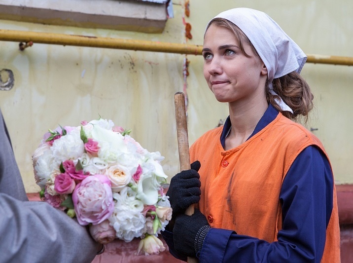 Роман с будущим мужем Самбурской, в 34 года живет с собакой. Актриса мелодрам Марина Митрофанова