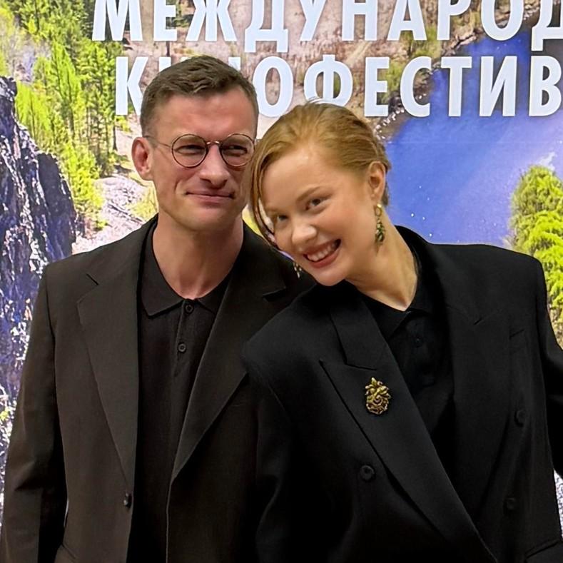Он известный актер и старше ее в два раза. Кто покорил сердце 22-летней Мирославы - дочки Александра Михайлова