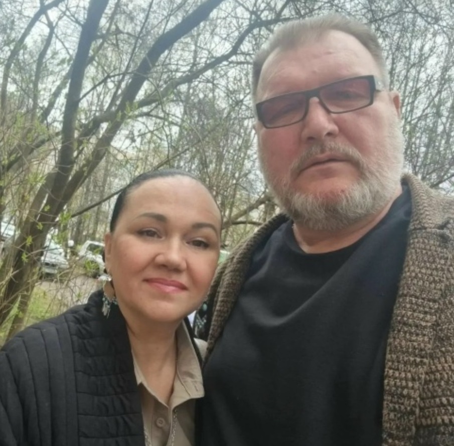 Играет жестких мужчин, а дома нянчится с чихуахуа: каким оказался Дмитрий Быковский в жизни