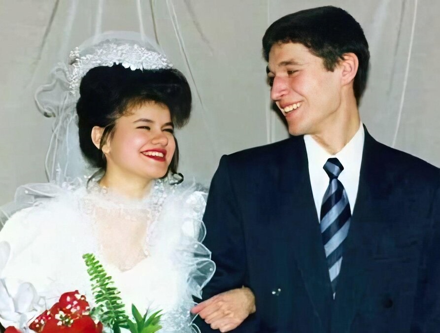 В 26 лет стала вдовой с тремя детьми: Как живет Ирина Круг и её дети