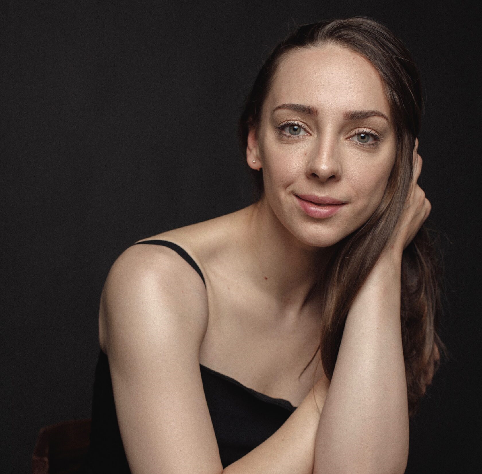 Отец и дед - знаменитые актеры, вышла замуж в тайне от всех, в 40 лет без детей. Как живет дочь Алексея Нилова