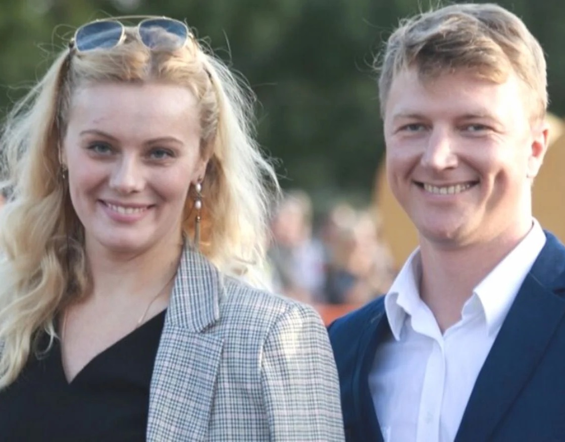 Брак с актером, 4 детей, жизнь за городом: что происходит в жизни Анастасии Савосиной