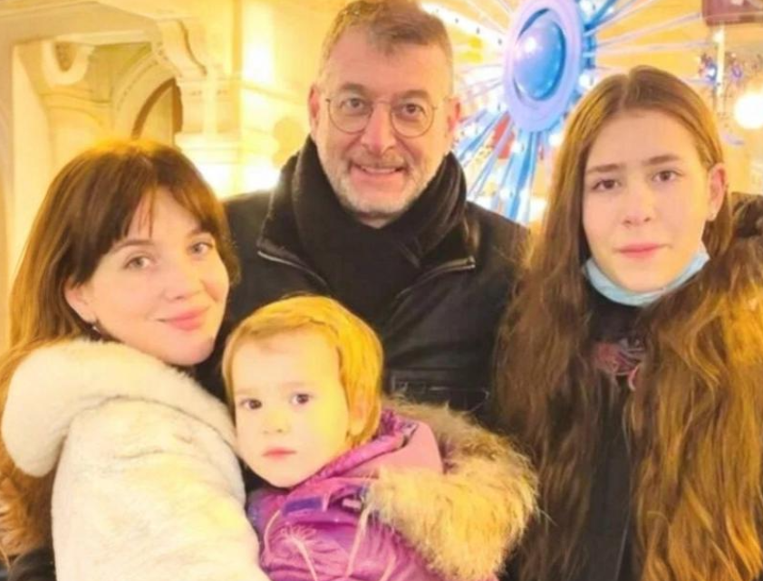 В 20 лет вышла замуж за режиссера на 27 лет старше: Муж и две дочки актрисы Людмилы Свитовой