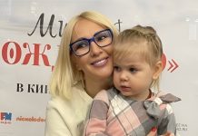 Голубоглазая красавица уже закончила 1 класс: Какой растет дочь Леры Кудрявцевой от хоккеиста