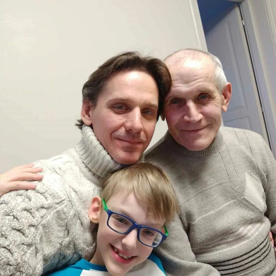 Был на иждивении у жены, чуть не развелся, работал, чтобы спасти сына. Судьба Юрия Батурина
