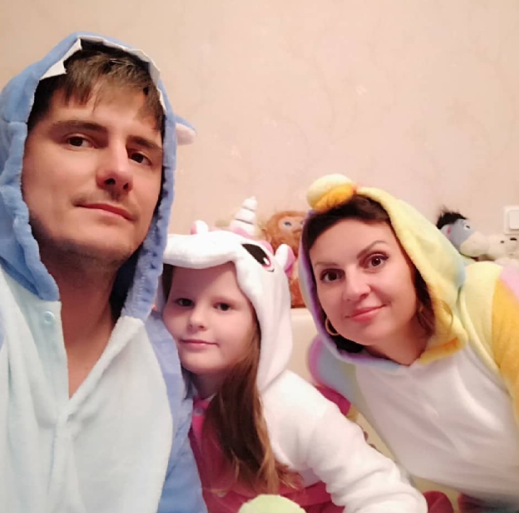 Дочке Дмитрия Паламарчука и Инны Анциферовой исполнилось 14 лет. Как выглядит единственная дочь актеров