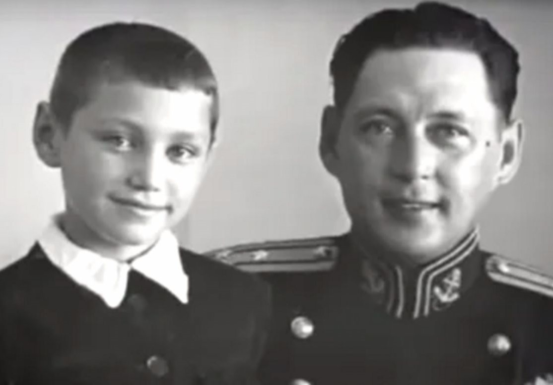 60 лет с одной женой, а после его ухода объявились внебрачные дети: тайны "ихтиандра" Владимира Коренева