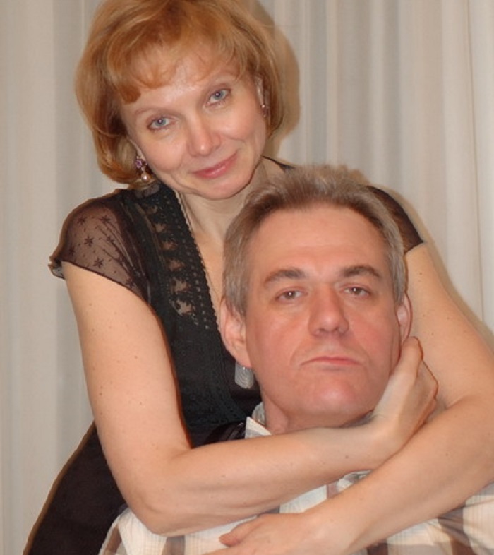 Миллионы, квартиры и судебные тяжбы: как живёт молодая вдова Сергея Доренко и кому досталось наследство ведущего