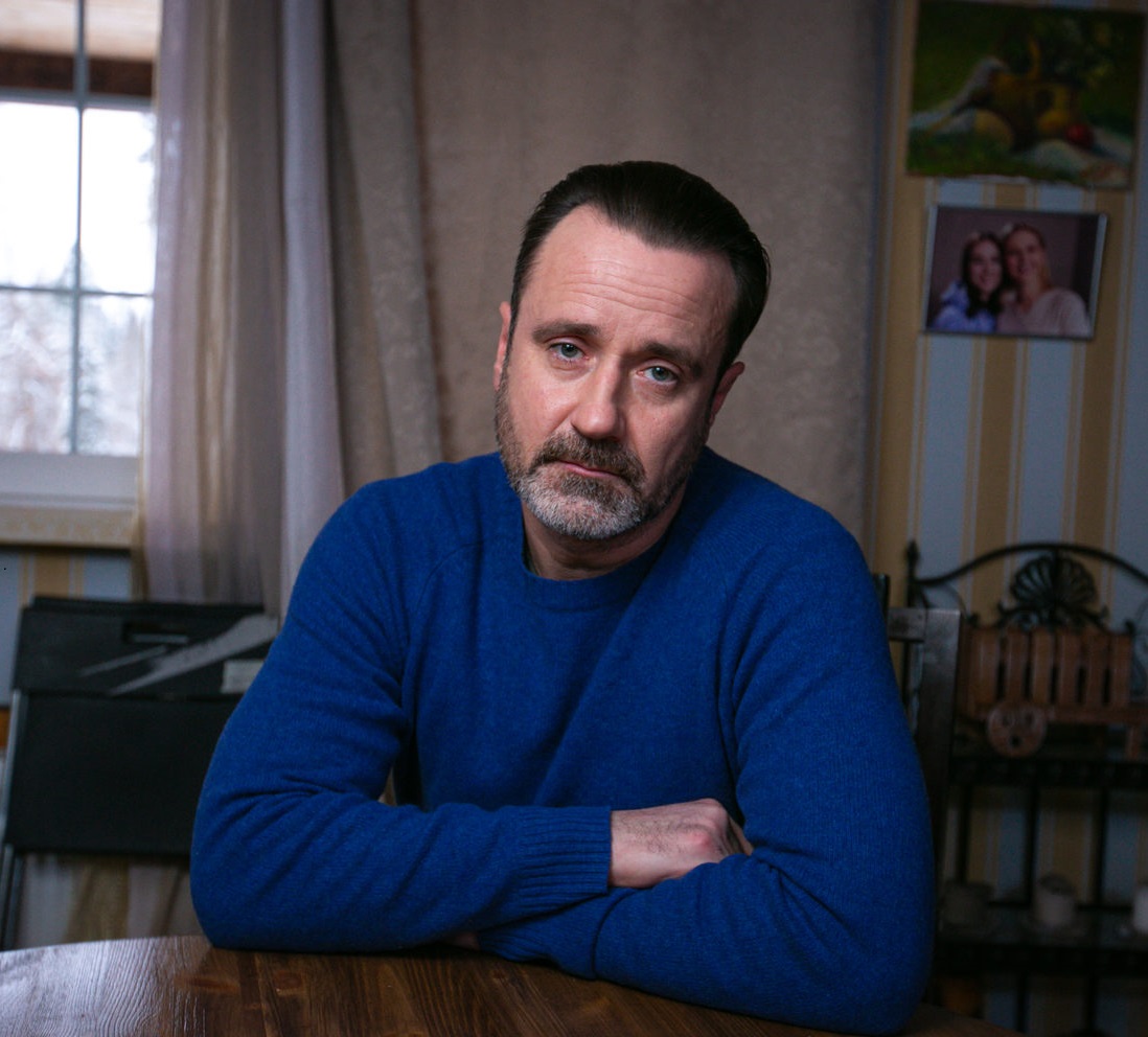 Взял в жены дочь великого актера и сломал дверь из-за детей: как живёт актер Алексей Матошин в 46 лет