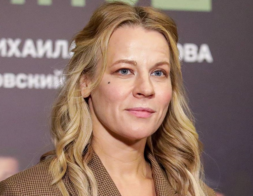 "Слишком странная для театра": Александра Ребенок стала музой Богомолова и обрела семейное счастье с актером