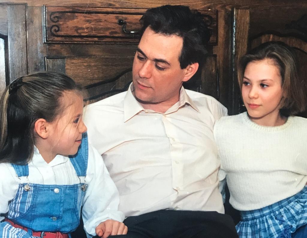 Миллионы, квартиры и судебные тяжбы: как живёт молодая вдова Сергея Доренко и кому досталось наследство ведущего