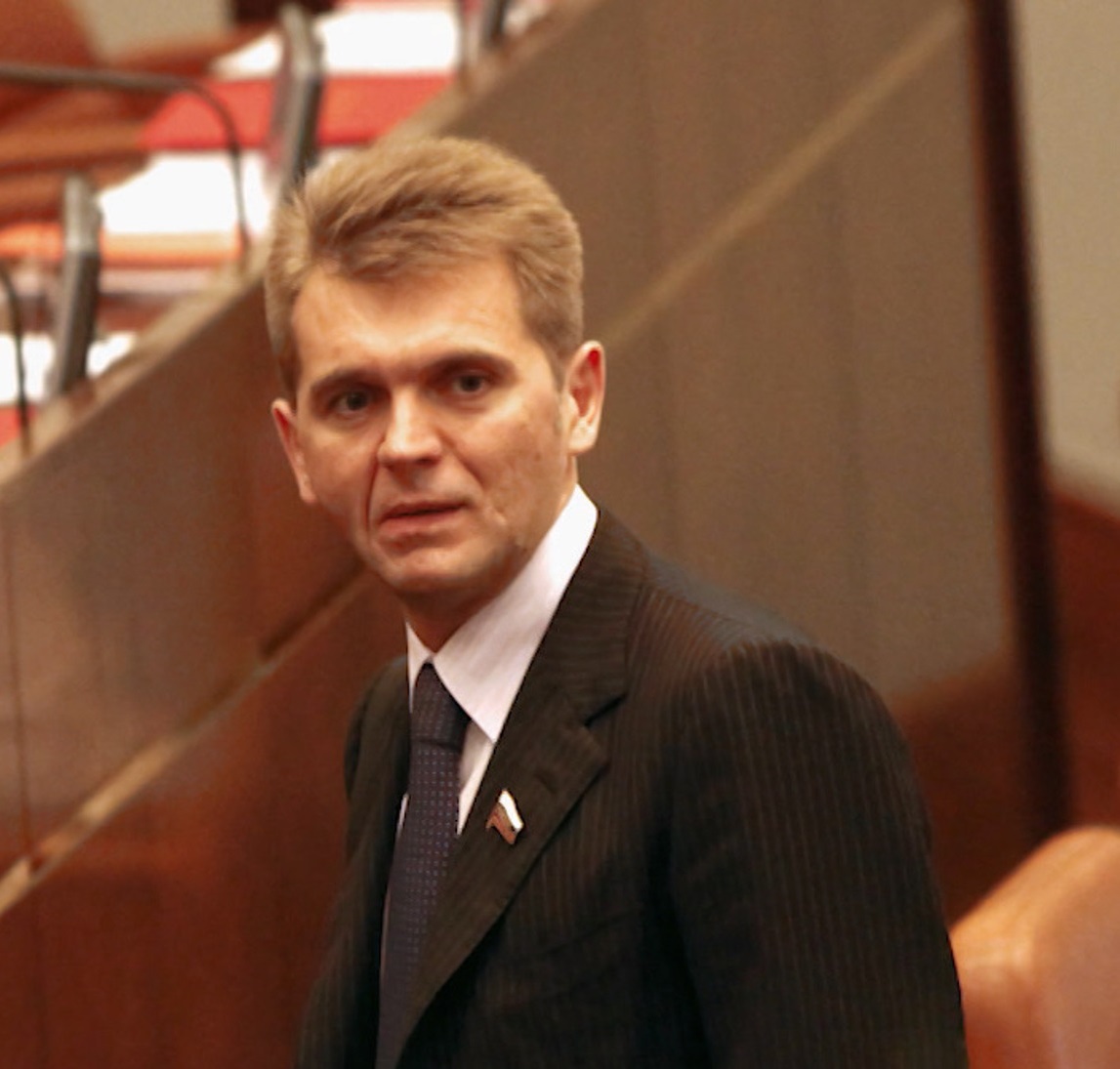 Первый исчез за границей, у второго все забрали за долги: что стало с бывшими мужьями Ольги Кабо