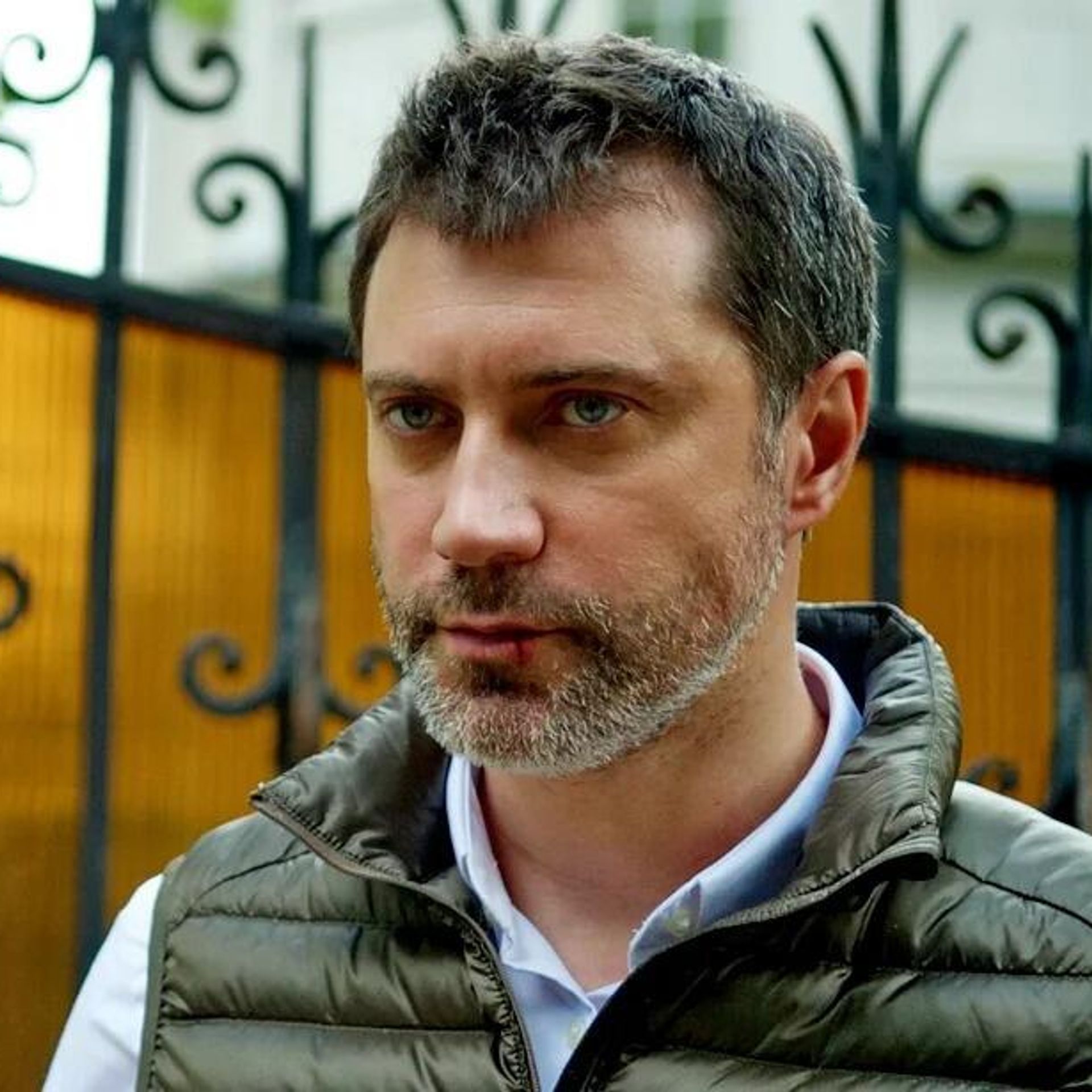 10 лет брака с актрисой, сменил фамилию и имя, скрывает новую жену: как живёт актёр Прохор Дубравин