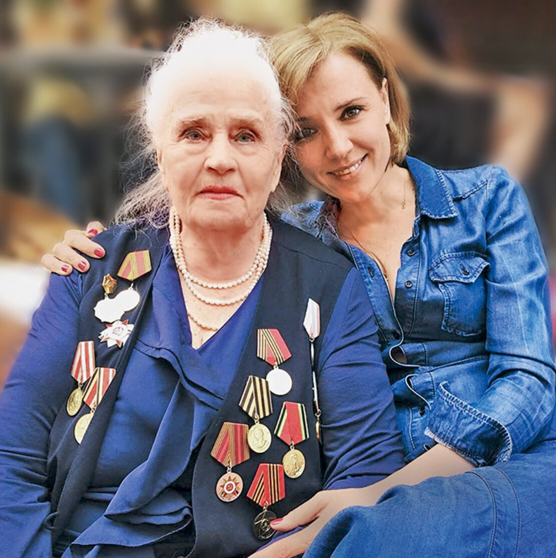 Потеряла 103-летнюю бабушку, разделила имущество с Бероевым, но считает себя его женой: как живёт разведенная Ксения Алфёрова