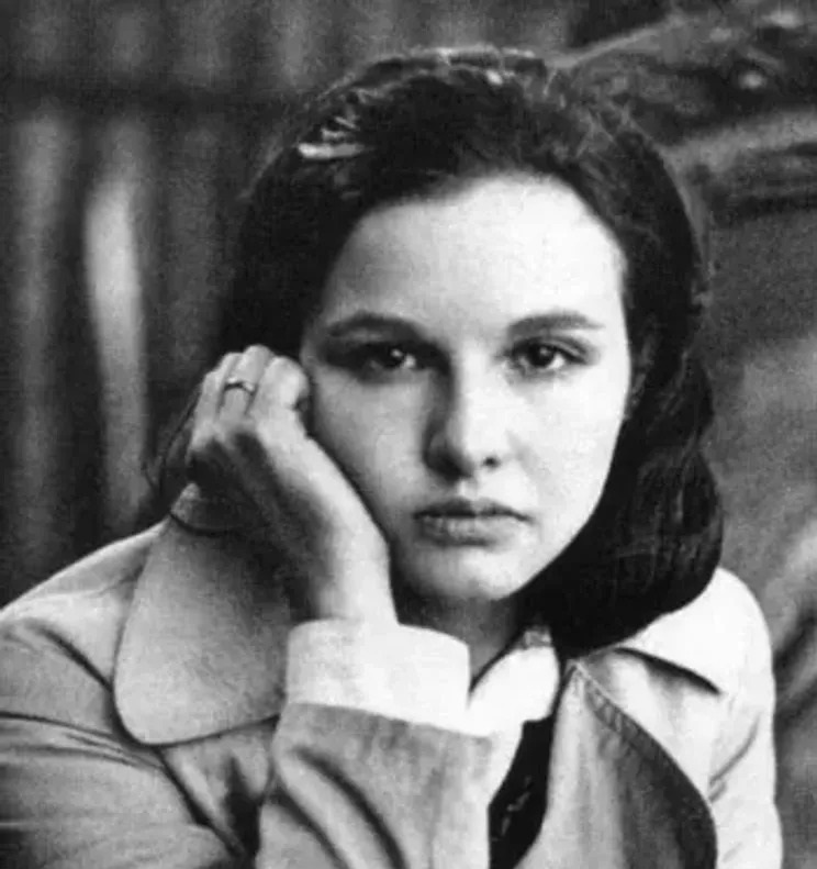 Старшая дочь покорила Америку, младшая избегает публичности, а она стала фармацевтом: как живёт Татьяна Друбич и её дети