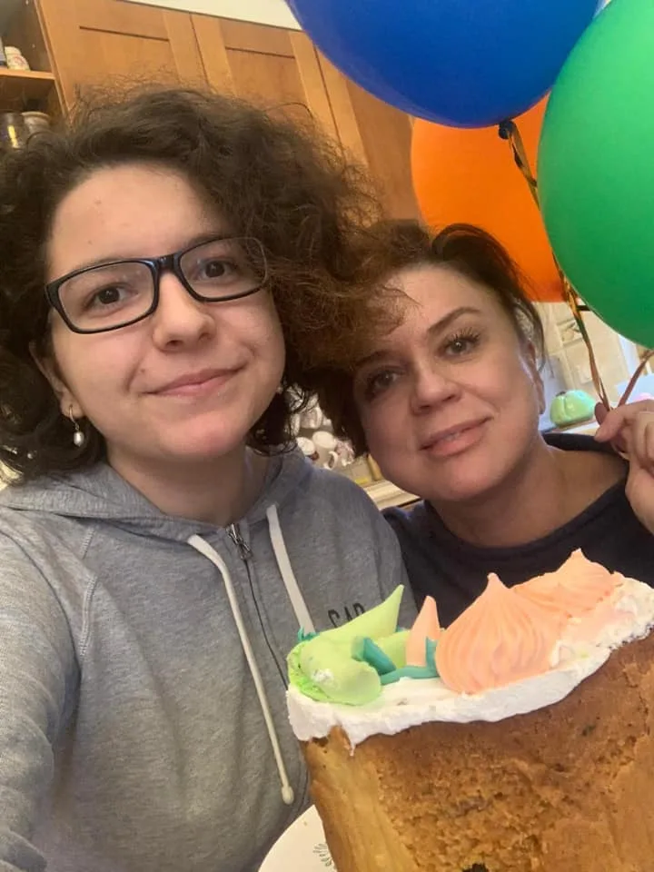 23 года назад взяла малышку из детдома и ушла с телевидения: как живёт 69-летняя Светлана Сорокина и её дочь Антонина