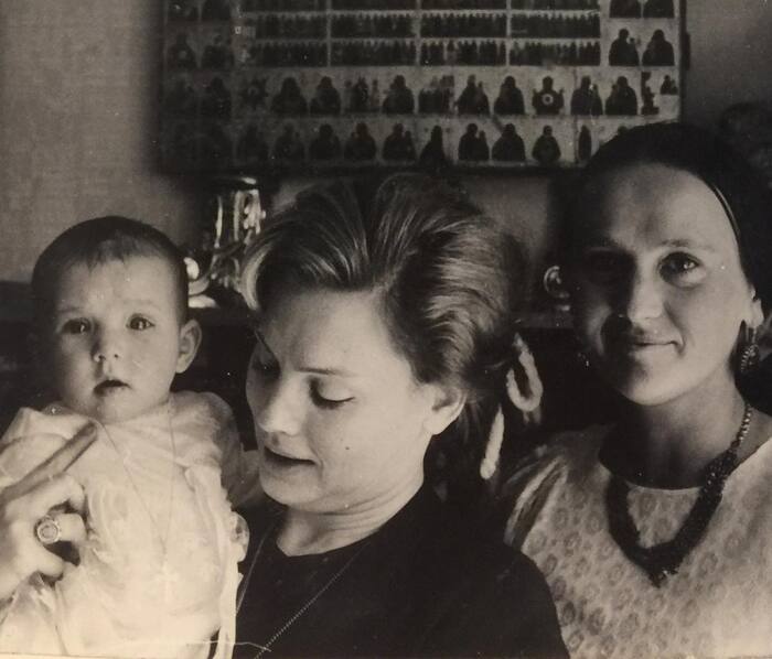 Дружба с Ахеджаковой рухнула, а общий дом превратился в две крепости: как живёт 88-летняя Алла Будницкая и ее приемная дочь