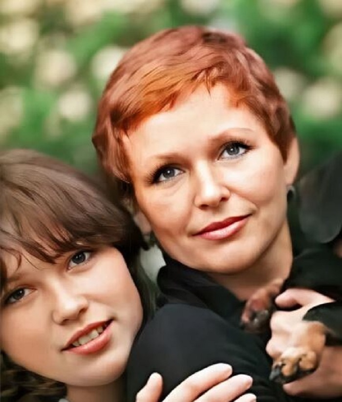 Кошки вместо детей: почему 67-летний сын Натальи Фатеевой не переступает порог её квартиры. Как живет Владимир Басов-младший