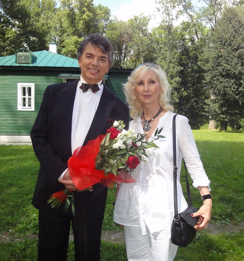 Осталась одна в доме у озера и не признает внебрачных детей: как сегодня живет вдова Сергея Захарова