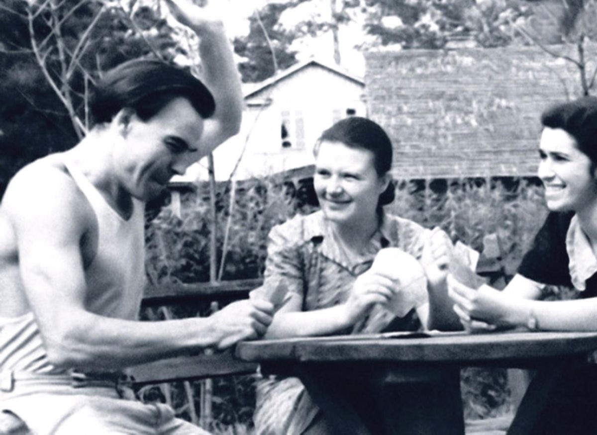 Полвека верен одной женщине, но в 70 лет пошла молва об измене: как жена Глузского спасла семью и как живут их дети