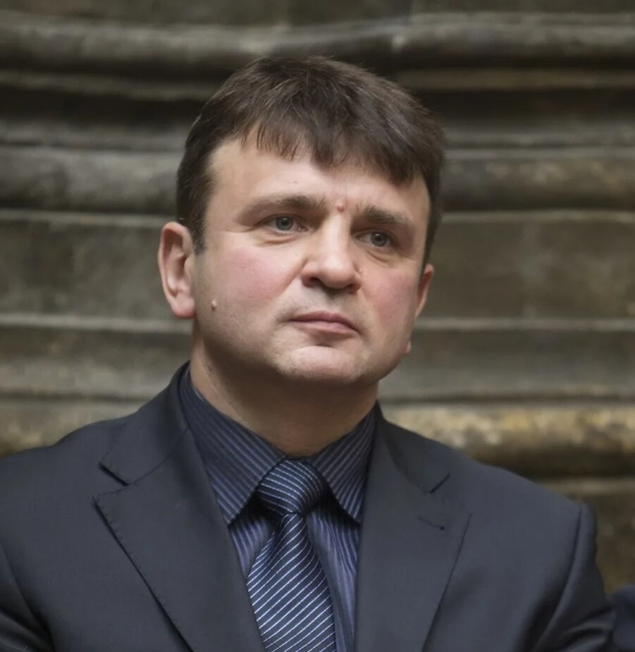 Отбил чужую жену, обвинялся в воровстве миллионов и ушёл со скандалом с Первого канала: где сейчас Тимур Кизяков