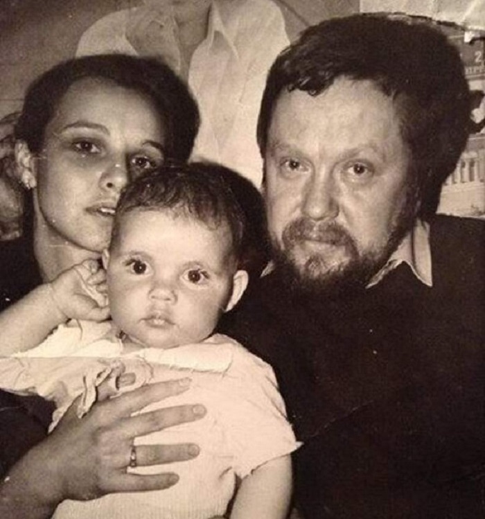 Старшая дочь покорила Америку, младшая избегает публичности, а она стала фармацевтом: как живёт Татьяна Друбич и её дети