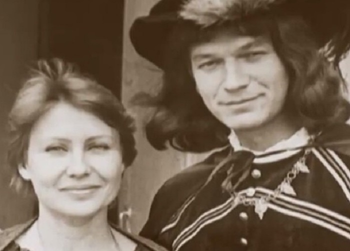 Сын взял чужую фамилию и отчество, дочь сбежала в Таиланд: судьба 79-летнего Аристарха Ливанова и его детей