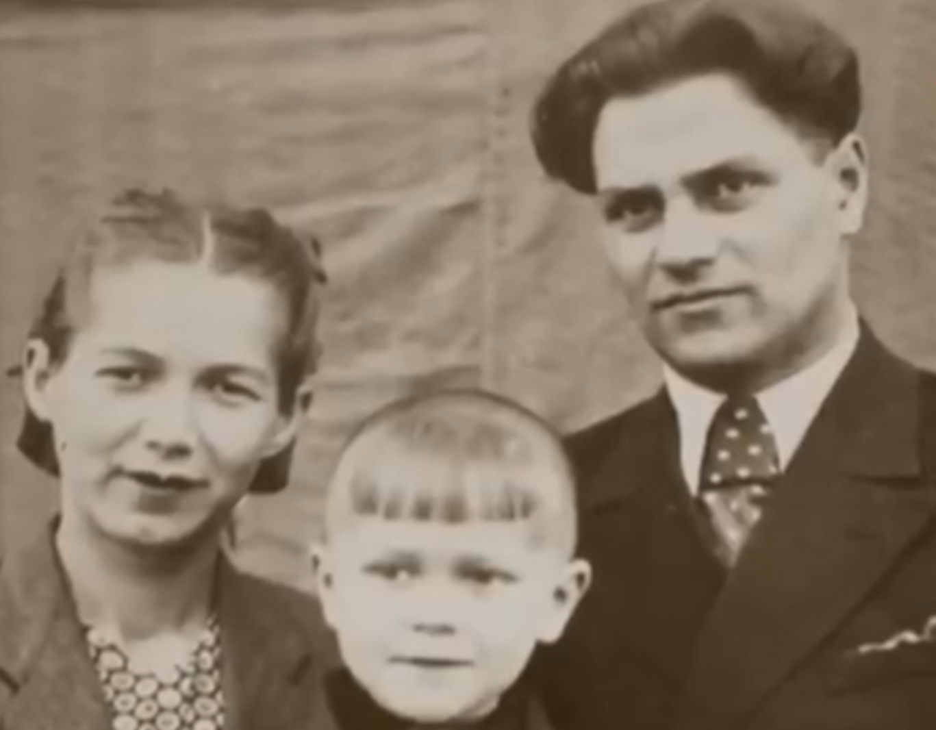 Сын взял чужую фамилию и отчество, дочь сбежала в Таиланд: судьба 79-летнего Аристарха Ливанова и его детей
