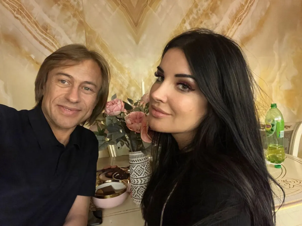 Вышла замуж за друга мужа, 4 года делили наследство с африканскими родственниками: Как живёт вдова и дочь Пьера Нарцисса