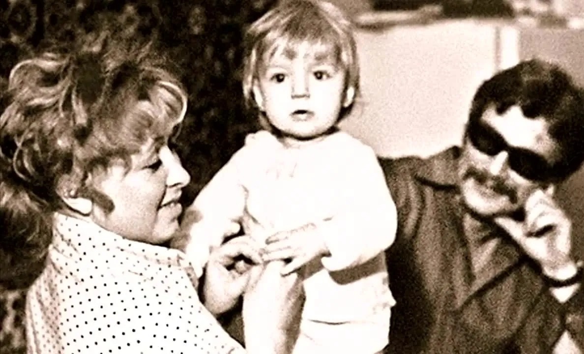 3 месяца не выходила из дома после ухода мужа, в 77 лет живёт в одиночестве: Как живёт Анна Фроловцева
