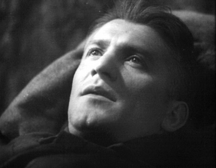 Перед ним извинялся Сталин, жена ушла к Ульянову, 25 лет не пил после трагедии: актёр Николай Крючков