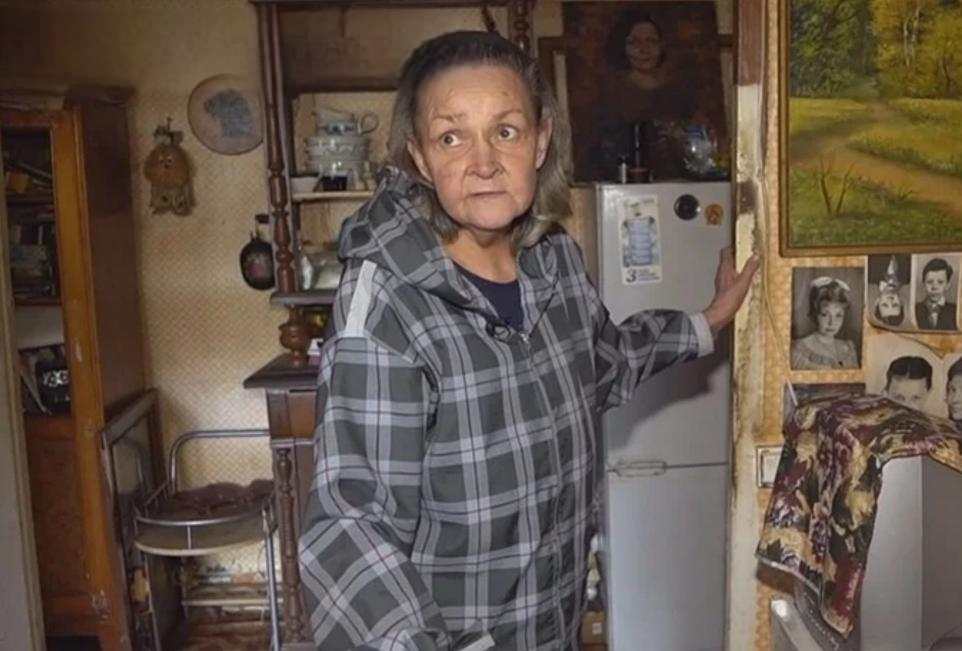Сын забирает ее пенсию, а продукты приносят деревенские соседи: как 74-летняя Ирина Акулова оказалась в таком положении
