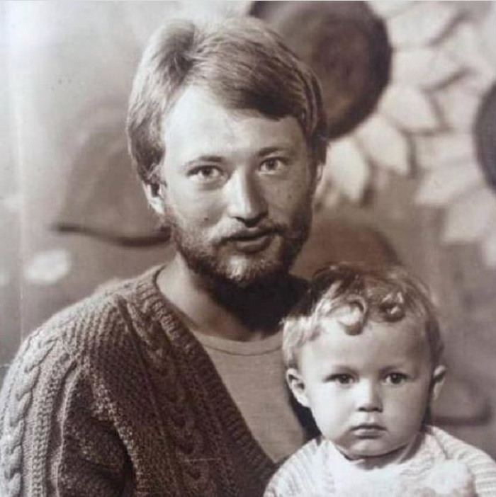 Бывшая студентка родила ему сына и получила квартиру, а жену все устраивает: как 64-летний Юрий Гальцев живёт на две семьи