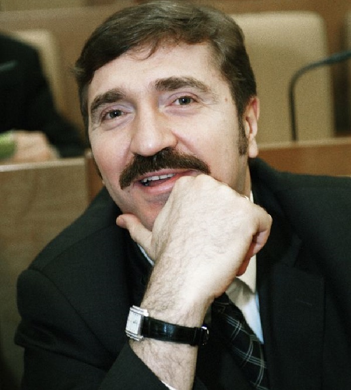 Спасал чужие отношения в «Моей семье», а сам оставил женщину с ребёнком: куда исчез 61-летний Валерий Комиссаров