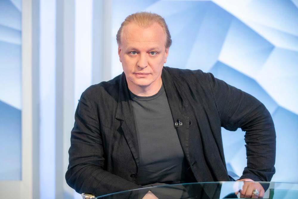 40 лет искал отца, а мать отселял в гостиницу ради жены: как живёт Сергей Юшкевич и почему принципиально не покупает машину
