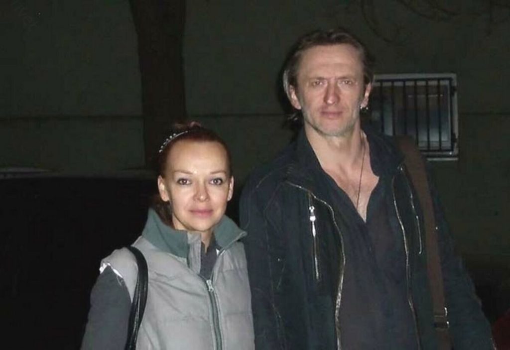 Привёл новую жену прямо в дом, а она осталась без жилья: как живёт Елена Валюшкина после предательства Александра Яцко