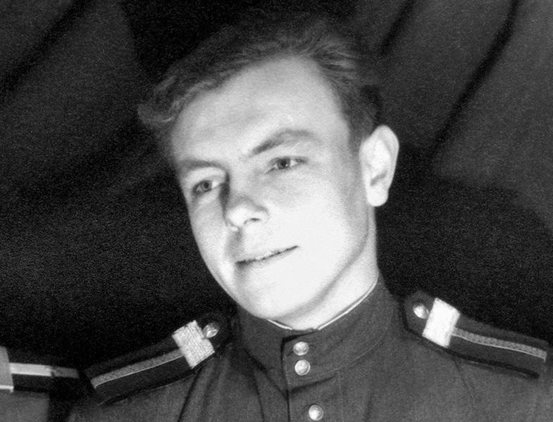 Отказал Быстрицкой, полвека прожил с Николаевой, а последние годы провёл с молодой: судьба Кирилла Лаврова