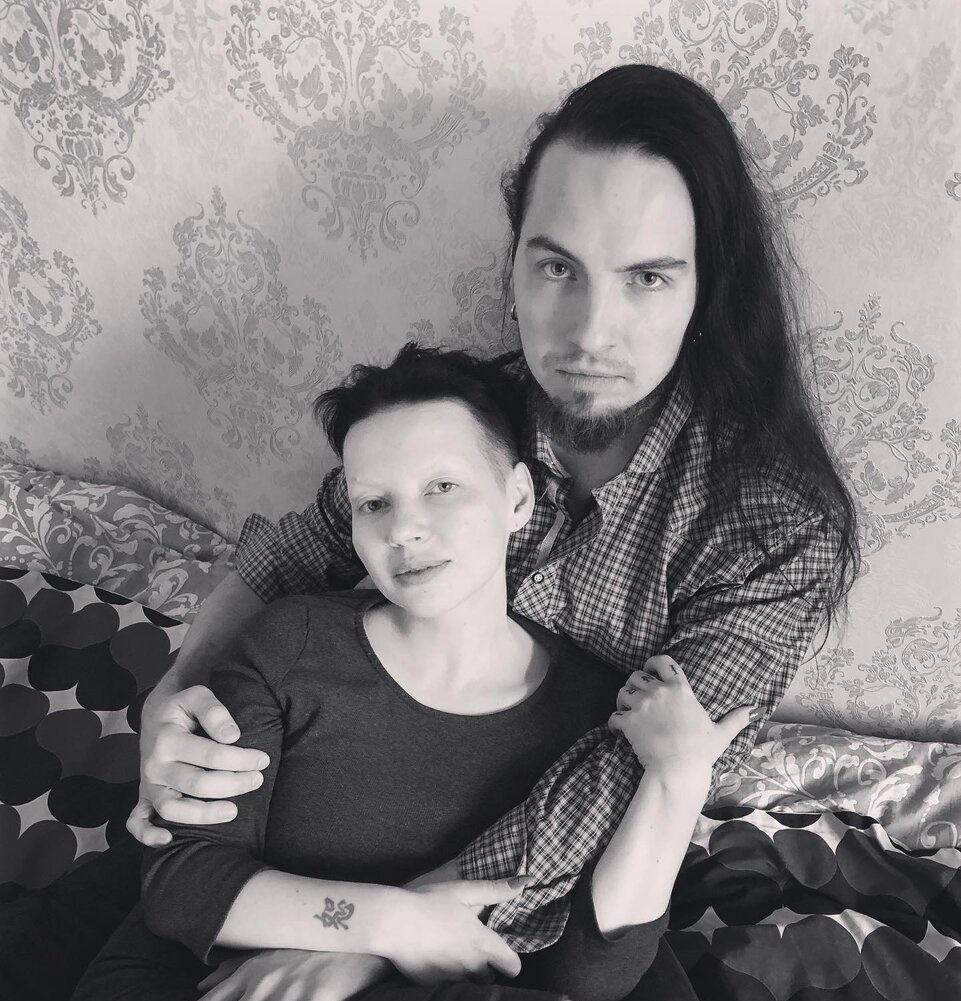16 лет назад их свадьбу обсуждали все: как теперь выглядят Ира и Саша Толстовы и их двое детей