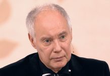 В 11 лет осталась без мамы: Что стало с внучкой Владимира Конкина и почему дедушка отдал её в другую семью