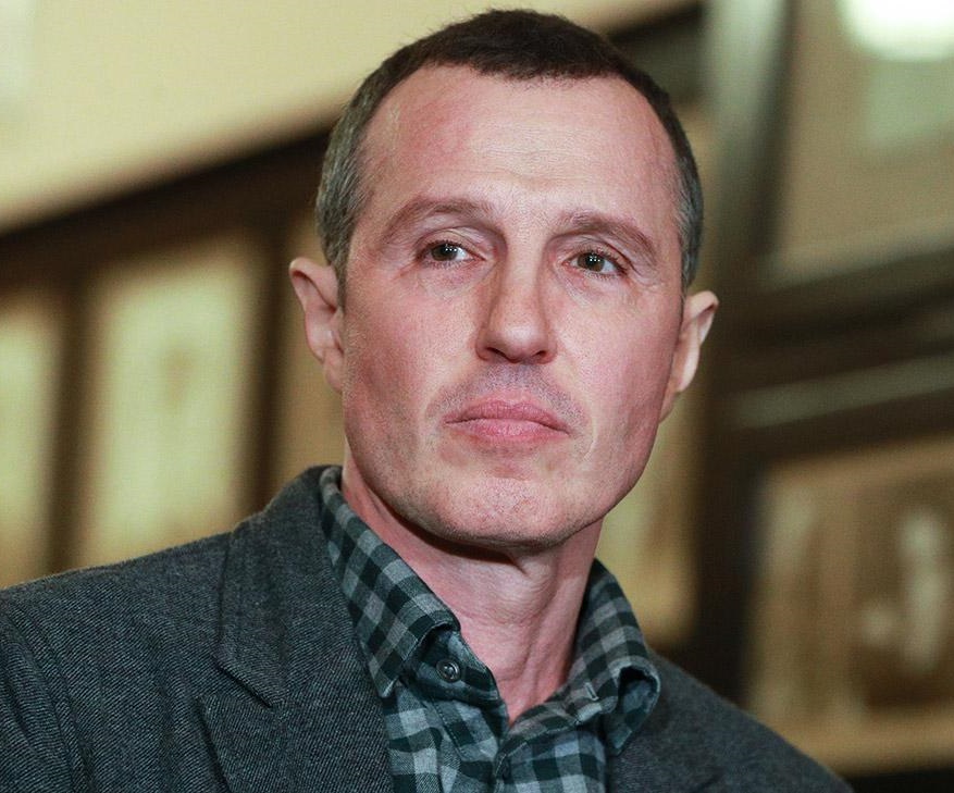 Жена не выдержала череды абортов и бросила его, а он в 60 лет тайно женился: Как живет Игорь Верник и кто его жена
