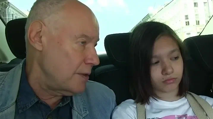 В 11 лет осталась без мамы: Что стало с внучкой Владимира Конкина и почему дедушка отдал её в другую семью