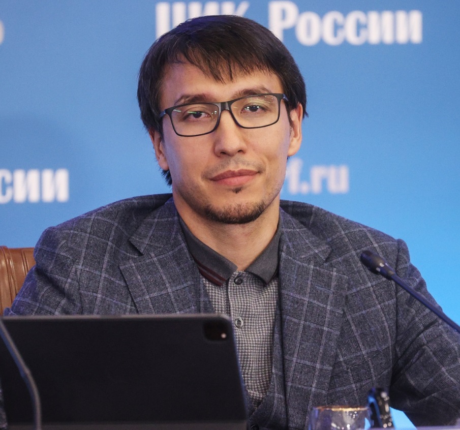 Дмитрий Абзалов: кто его жена, есть ли дети и какую национальность ему приписывают