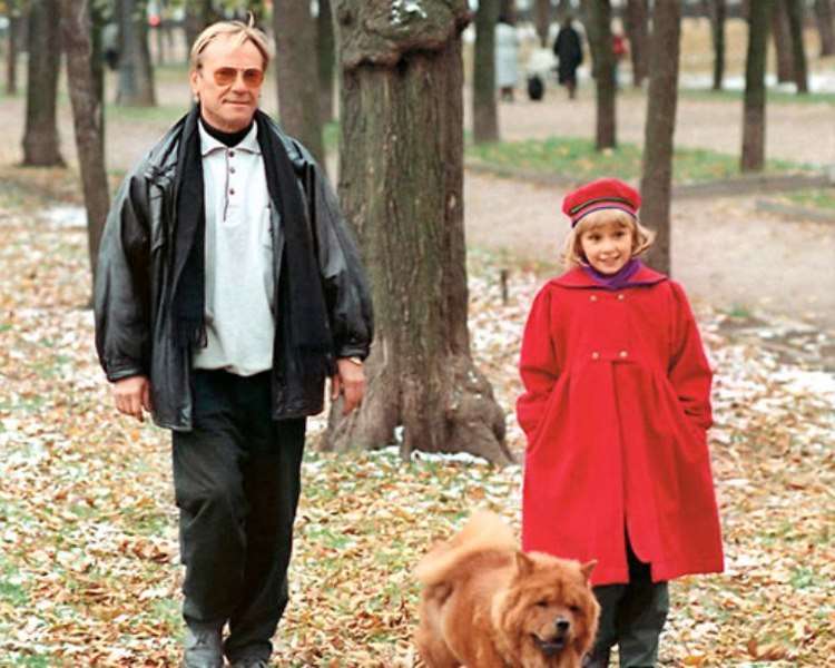 Дочь сменила фамилию и отчество, а он вычеркнул её из жизни: как сложились судьбы троих детей 84-летнего Сергея Шакурова